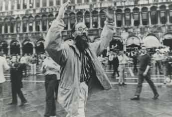 Emilio Vedova in Piazza San Marco, Venezia, 1968